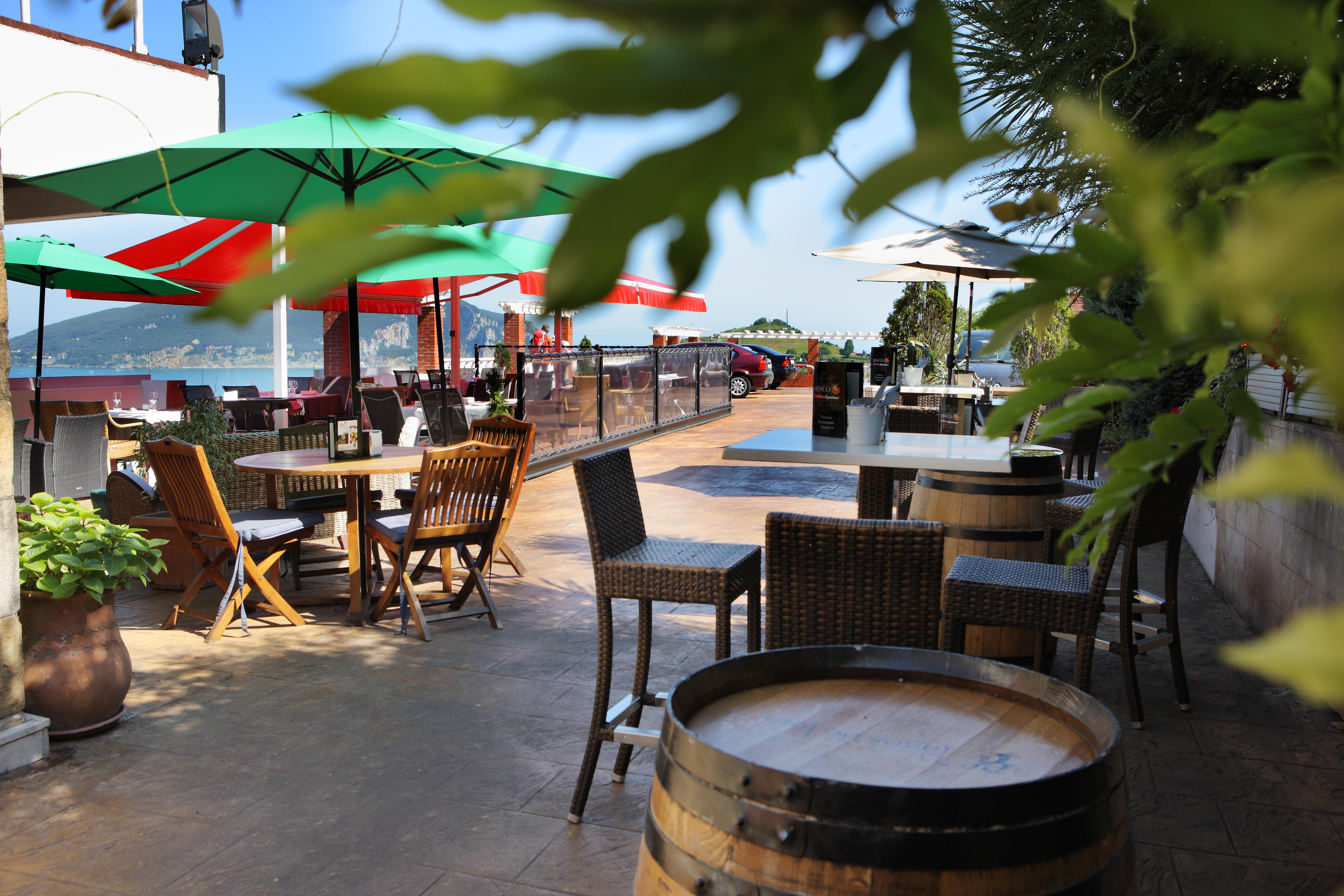 Hotel Restaurante Risco Laredo Exterior photo